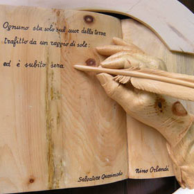 Nino Orlandi - Skulpturen und Bücher aus Holz