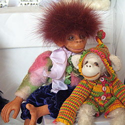 Puppen in Popkostümen von Anna Wischin