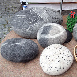 Steine zum Sitzen - kreatives aus Filz