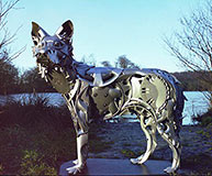 Recycling-Skulptur Hund