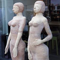 Keramiek - Frauen-Skulpturen