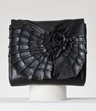 Handtasche Leder schwarz mit Blumen-Motiv