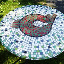 Gartentisch mit Mosaik