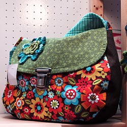 Tasche mit Blumenmotiv