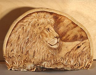 Pyrographie auf Pilz - Löwe