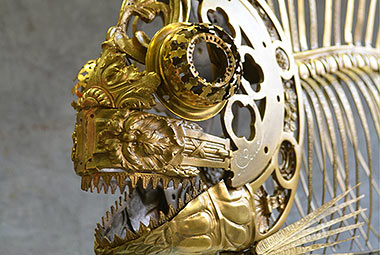 Totenkopf aus vergoldetem Metall
