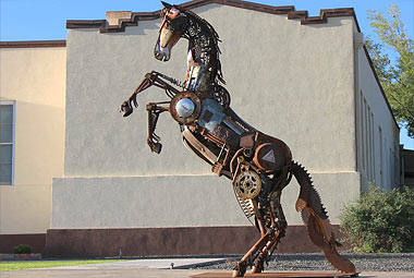 Stahlschrott-Skulptur Pferd 