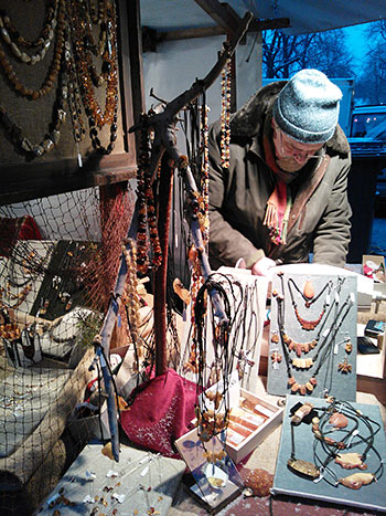 Bernsteinschleifer - Kunsthandwerklicher Ostermarkt Berlin Spandau